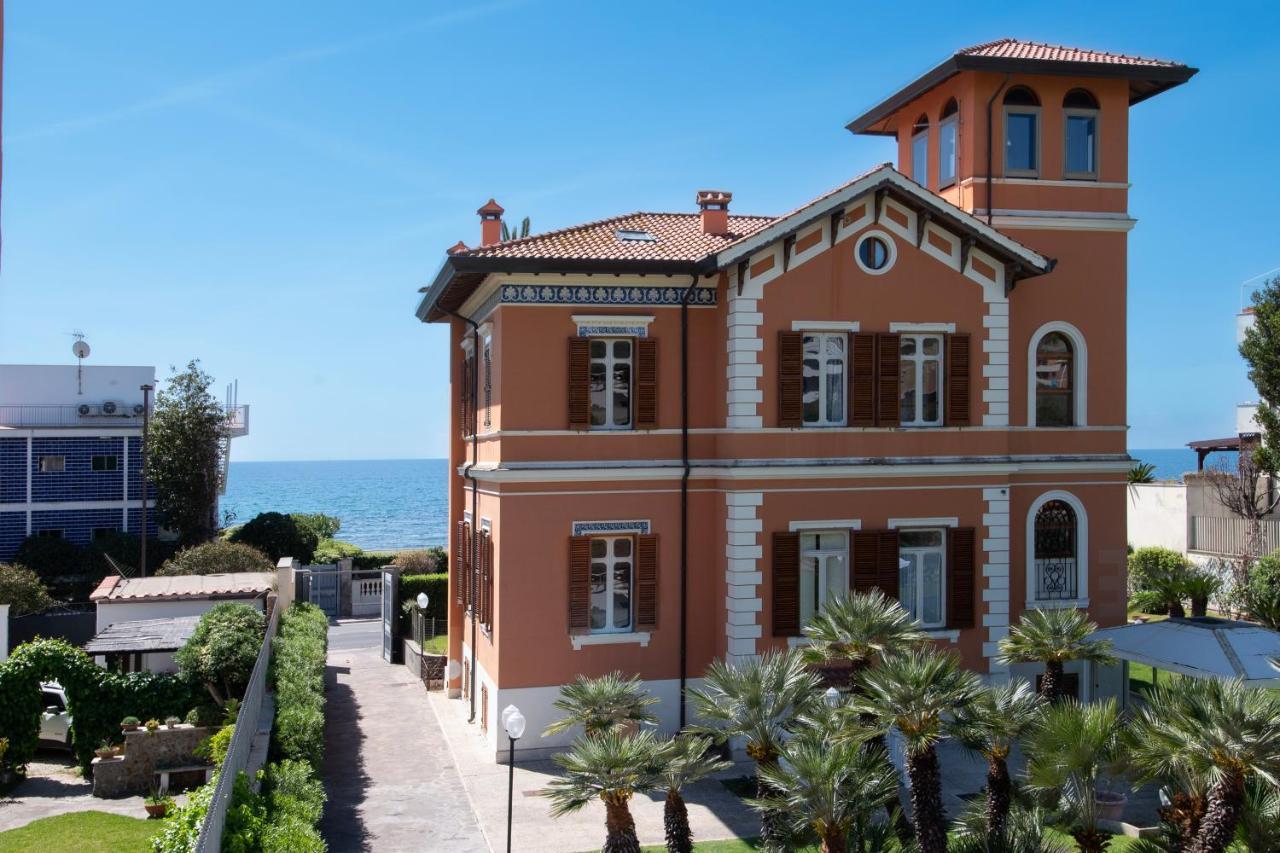 Palazzo Moresco Santa Marinella Exteriör bild